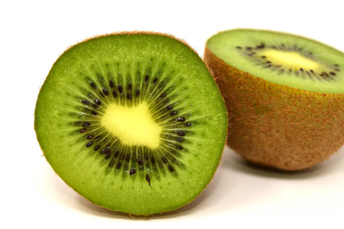 Comer kiwi con cáscara: una práctica saludable y sustentable que gana terreno