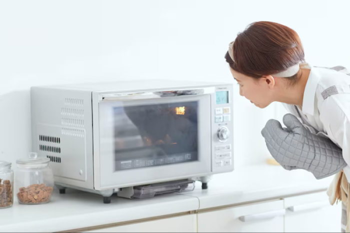 ¿Es seguro calentar comida en recipientes de plástico? Esto dice la ciencia