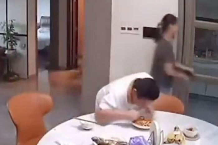 Niño se vuelve viral tras priorizar su merienda durante sismo en China