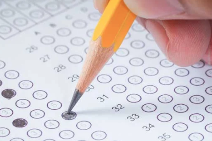 Detectan a aspirante usando gafas inteligentes para grabar examen en la Universidad Michoacana