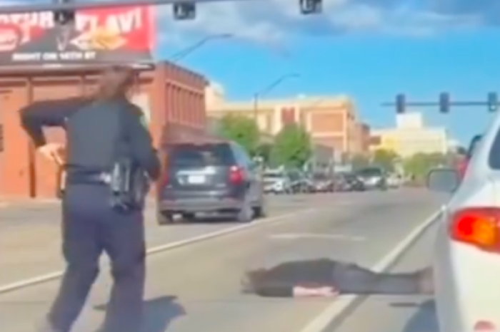 De furioso a dramático: automovilista protagoniza insólita escena al ver patrulla y se vuelve viral