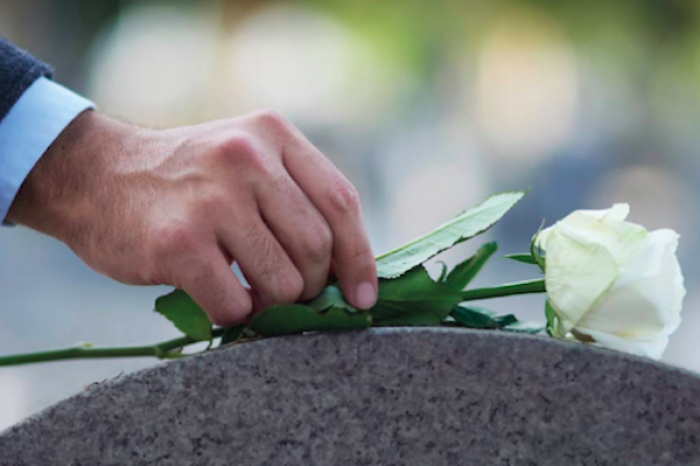 ¿Por qué vestimos de negro en los funerales? Una tradición con siglos de historia