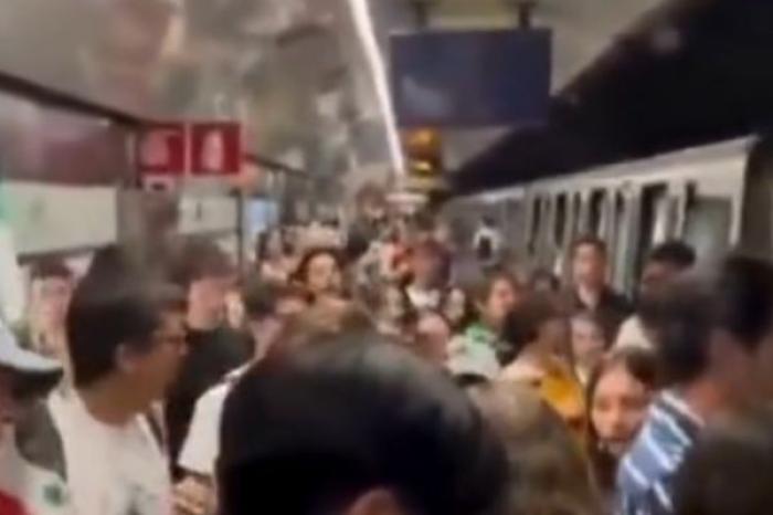 Jóvenes mexicanos responden con música a agresión en el metro de Roma