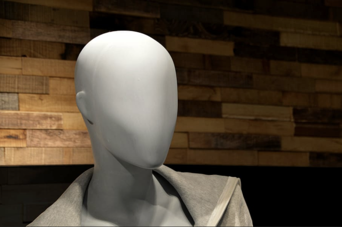 ¿Por qué los maniquíes casi nunca tienen ojos ni boca?