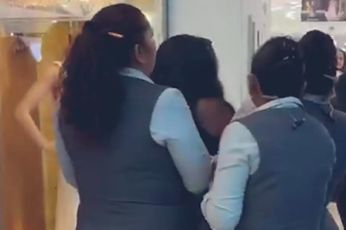 “Lady Sears” es captada intentando robar perfumes de lujo