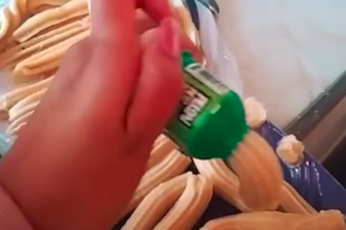 Improvisa churros con un Pelón Pelo Rico y se vuelve viral