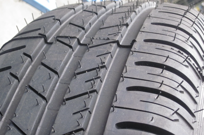 ¿Qué significan los pequeños “pelos” de las llantas y por qué aparecen?