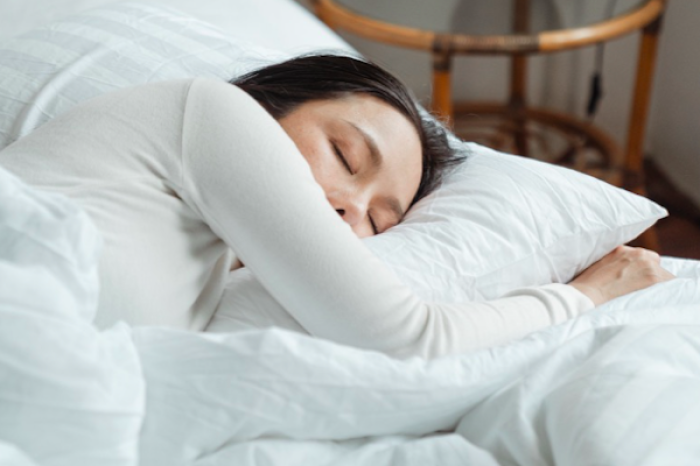 Dormir mal podría acelerar el envejecimiento del cerebro