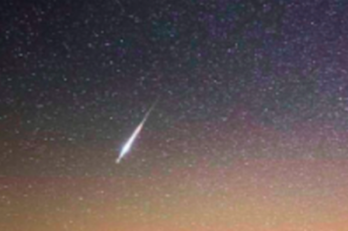 Avi Loeb acusa a la NASA de ocultar información sobre el cometa 3I/ATLAS