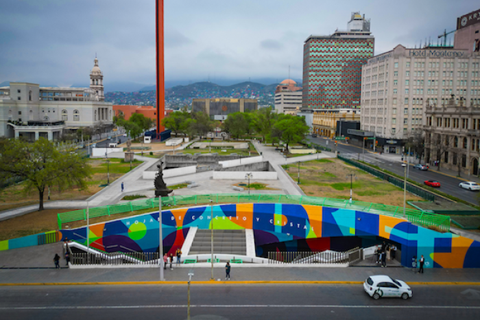  Estación General I. Zaragoza se viste de arte con el mural “Trazos Mundialistas”