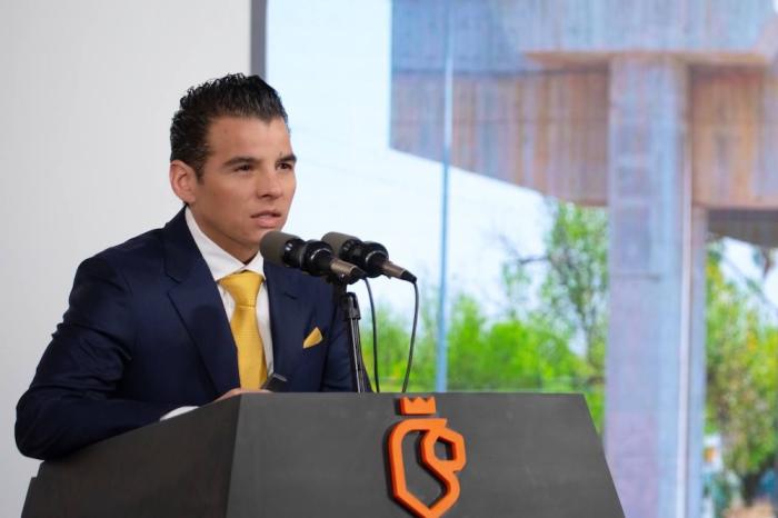 Avanza Nuevo León en modernización del transporte público: Mike Flores