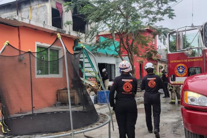 Incendio en vivienda de Apodaca moviliza a cu