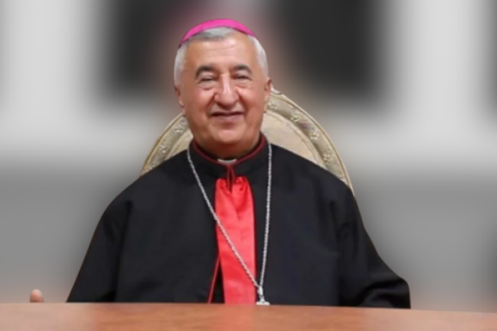 Detienen a obispo de San Diego en aeropuerto por lavado de dinero