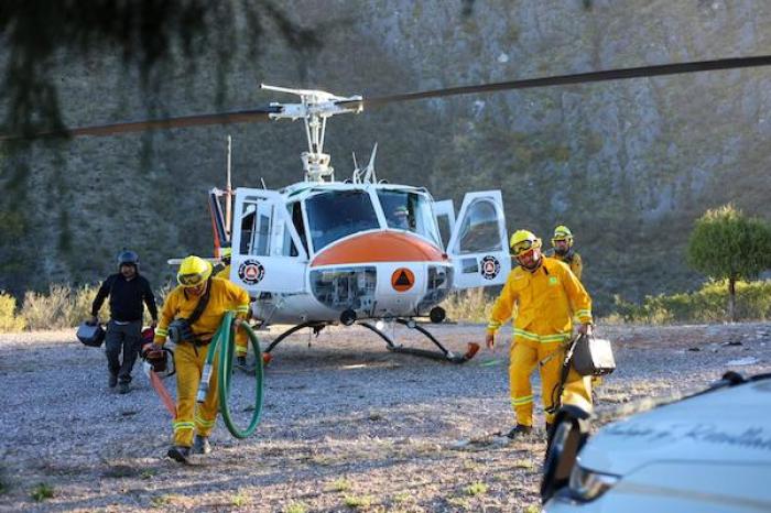 Intensifican labores para sofocar incendio fo
