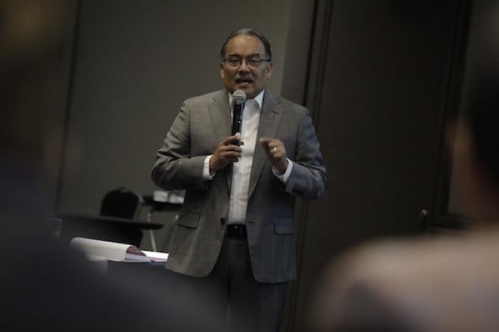 Escobedo presenta un modelo de gobierno que a