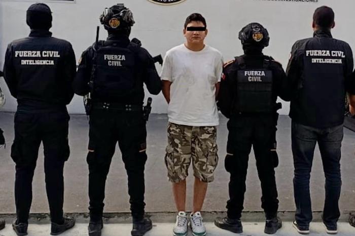 Detienen a joven con drogas en Monterrey