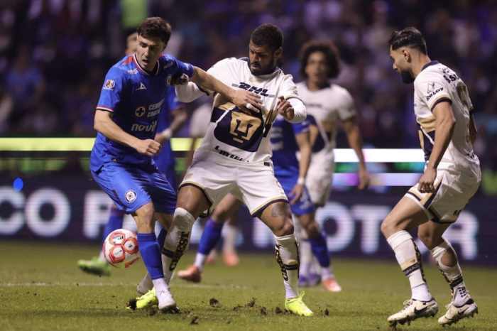 Pumas rescata empate ante Cruz Azul y le quit