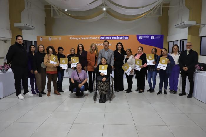 Acerca IVNL certeza y tranquilidad a mujeres 